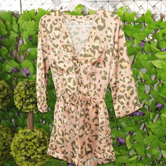 Show me Your Mumu walker shorts romper pink button down  animal print Size XS - Picture 4 of 11